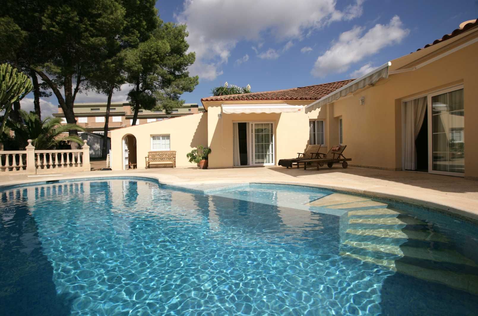 Swimming pool of House or chalet for sale in Benidorm  with Air Conditioner, Private garden and Terrace