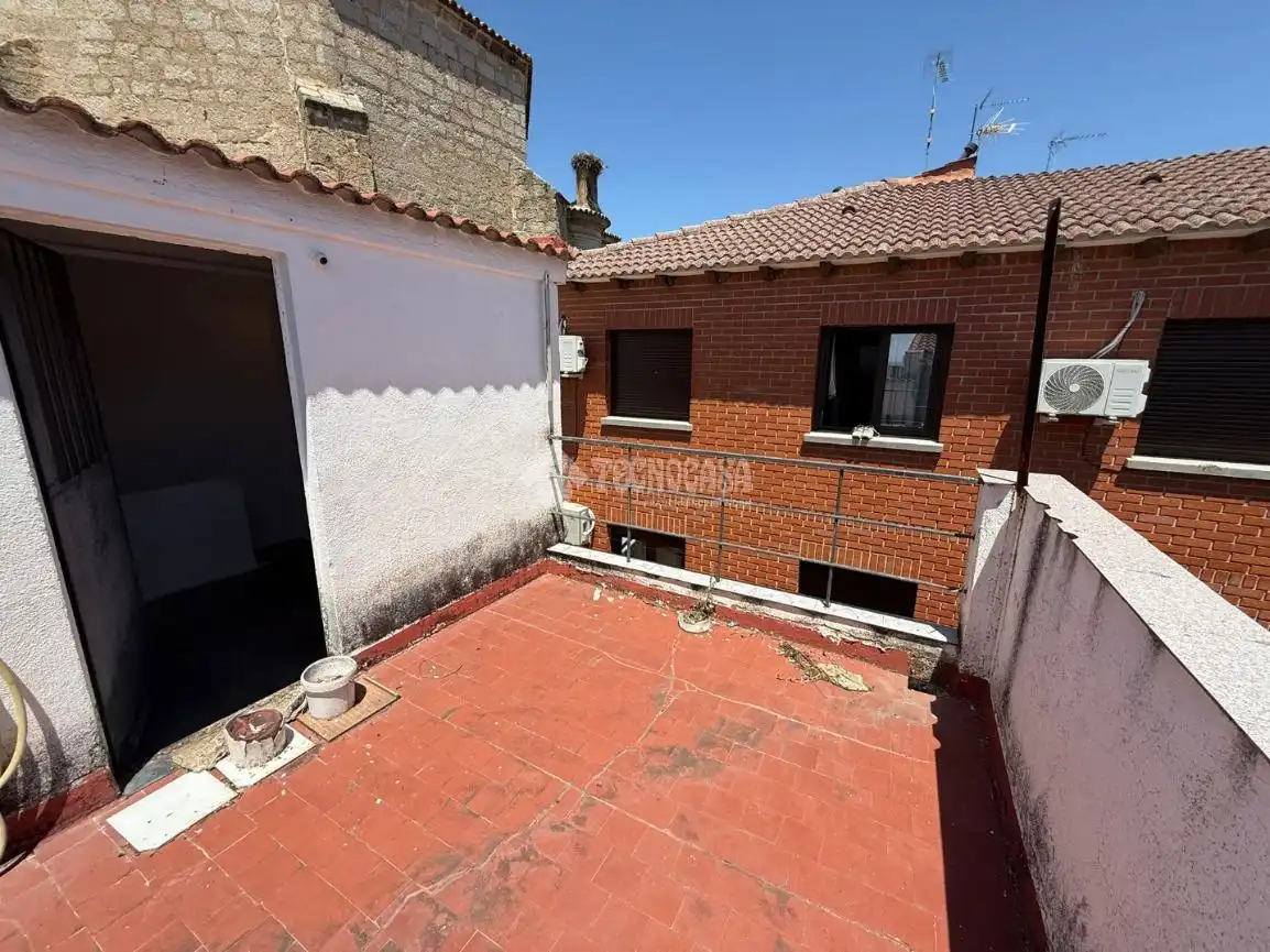 Vista exterior de Casa adosada en venda en Almorox amb Calefacció i Moblat