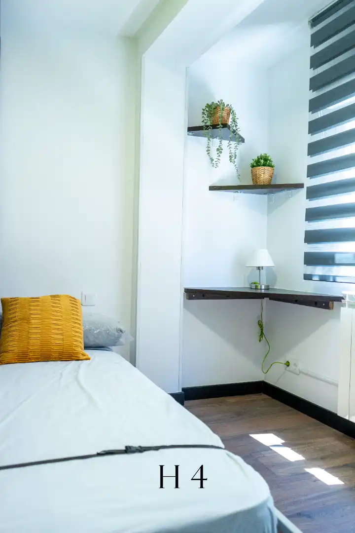 Bedroom of Flat for share in Zaragoza  with Air Conditioner, Heating and Private garden
