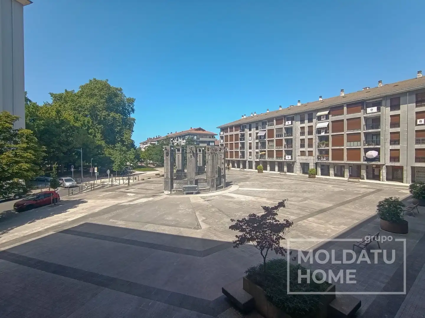 Vista exterior de Piso en venta en Irun  con Calefacción, Terraza y Trastero