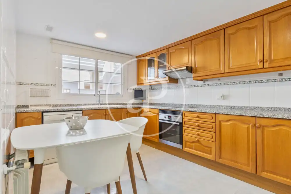 Cocina de Ático de alquiler en Bétera con Aire acondicionado, Calefacción y Jardín privado