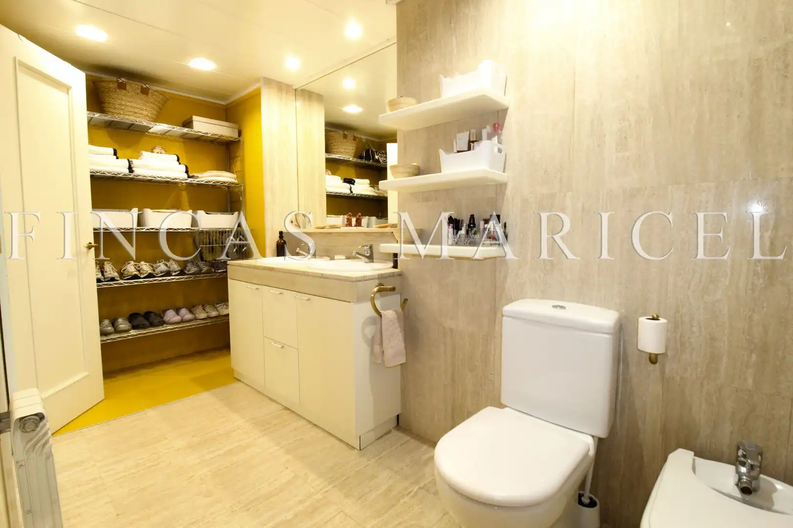 Bathroom of Flat for sale in Sitges  with Air Conditioner, Heating and Storage room