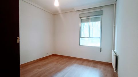 Foto 4 de Piso de alquiler en Ginzo de Limia, La Paz, Madrid Capital