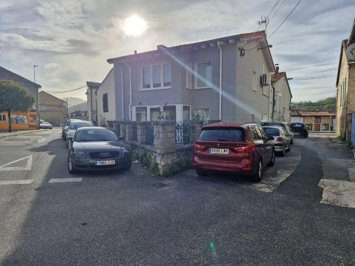 Aparcament de Casa adosada en venda en Torrelavega  amb Aire condicionat, Calefacció i Jardí privat