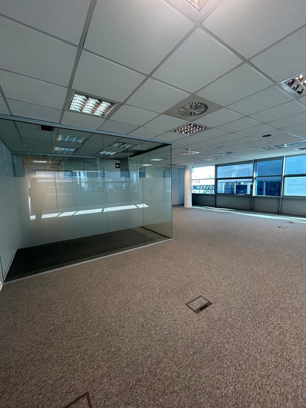 Oficina de lloguer en Sant Adrià de Besòs amb Aire condicionat, Calefacció i Terrassa