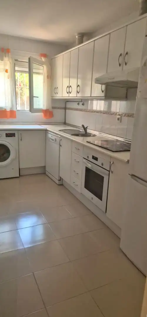 Cocina de Casa adosada de alquiler en Manilva con Aire acondicionado, Terraza y Amueblado