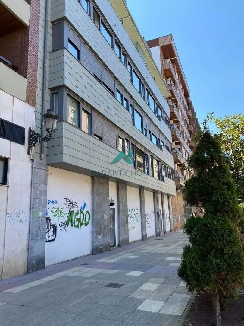 Außenansicht von Geschaftsraum zur Miete in Torrelavega 