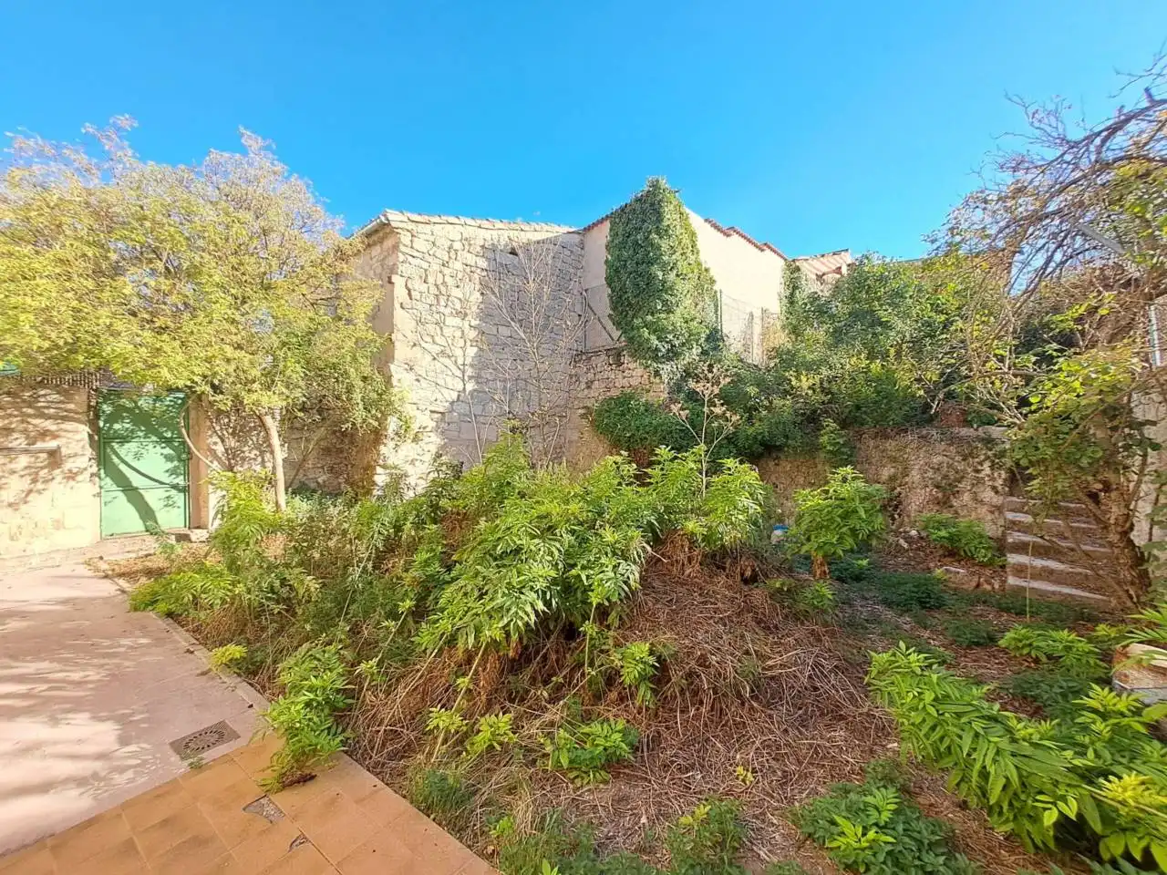 Vista exterior de Casa o xalet en venda en Hontanas amb Calefacció, Jardí privat i Terrassa