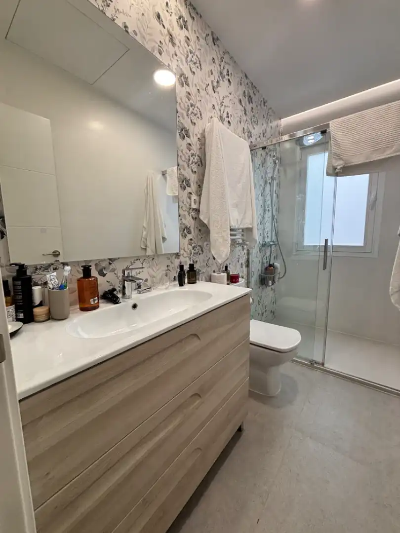 Badezimmer von Wohnung zur Miete in Madrid mit Klimaanlage, Heizung und Möbliert