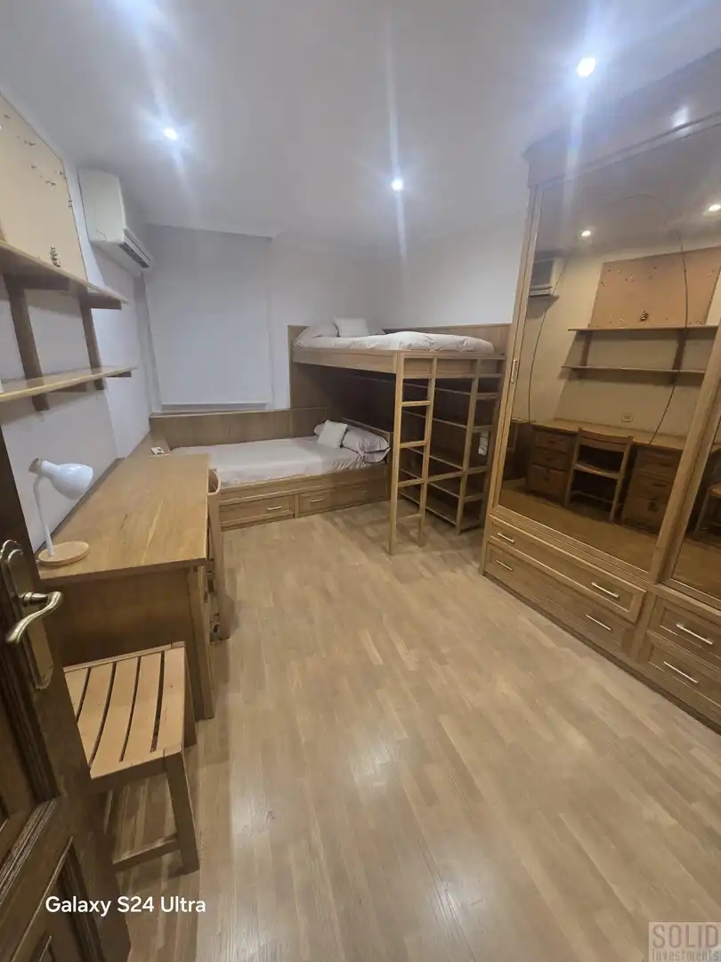Bedroom of Flat for rent in Valencia  with Air Conditioner and Balcony