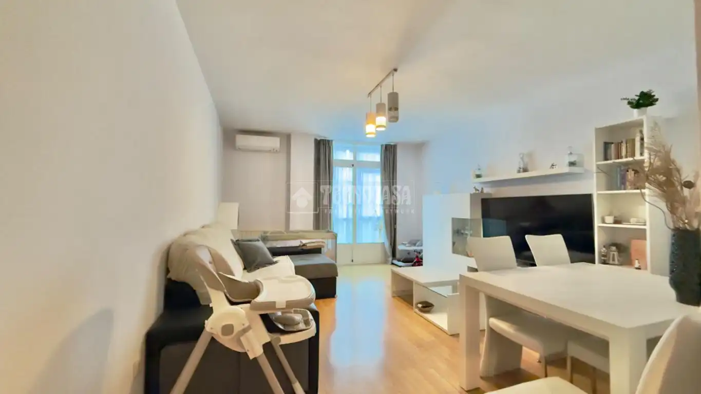Piso en venta en C. Bécquer, Fuensalida