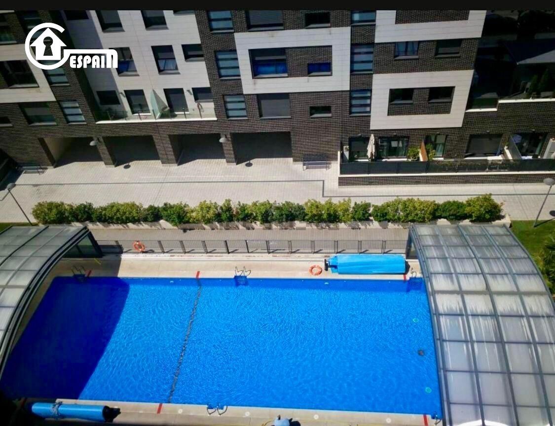 Piscina de Piso en venta en  Madrid Capital con Aire acondicionado, Jardín privado y Trastero