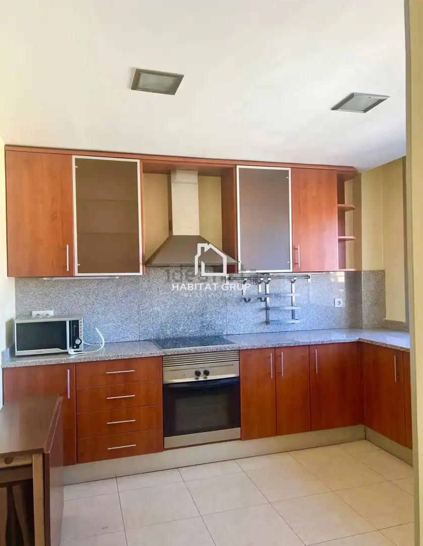 Küche von Wohnung zum Verkauf in Salt mit Heizung und Terrasse