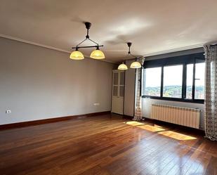 Sala d'estar de Dúplex en venda en Avilés amb Balcó