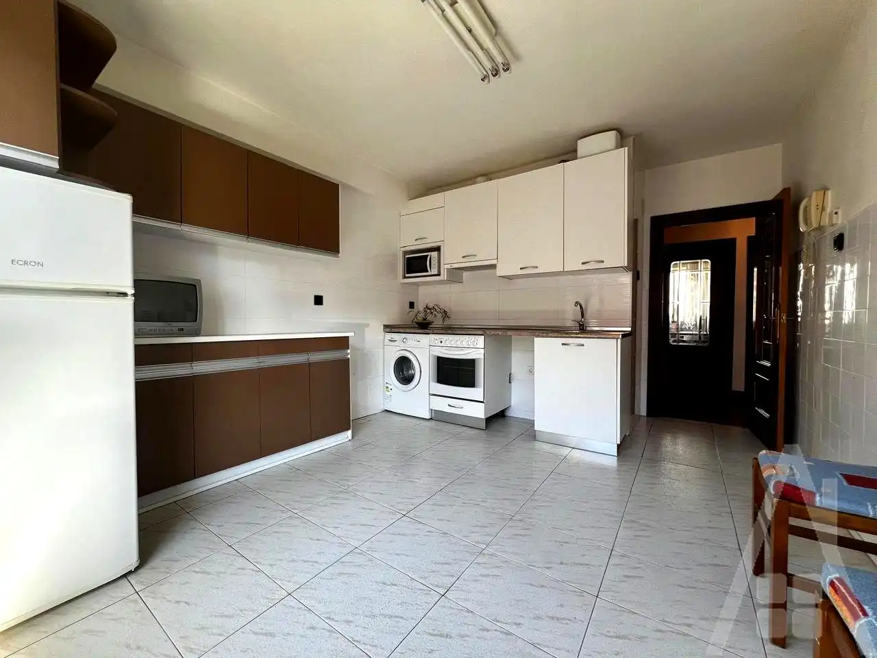 Cocina de Piso en venta en Etxebarri con Parquet, Terraza y Amueblado