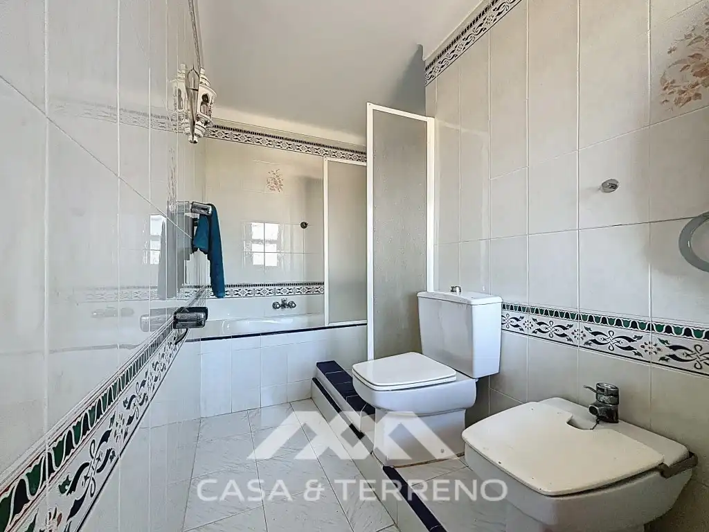 Bany de Casa o xalet en venda en Vélez-Málaga amb Aire condicionat, Jardí privat i Terrassa