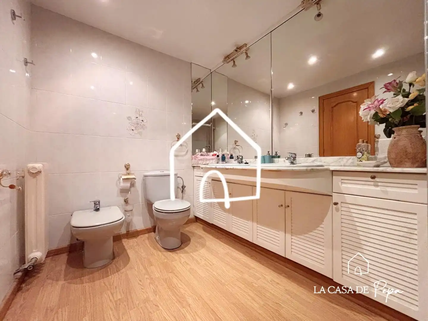 Baño de Casa adosada en venta en Viladecans con Aire acondicionado, Calefacción y Jardín privado