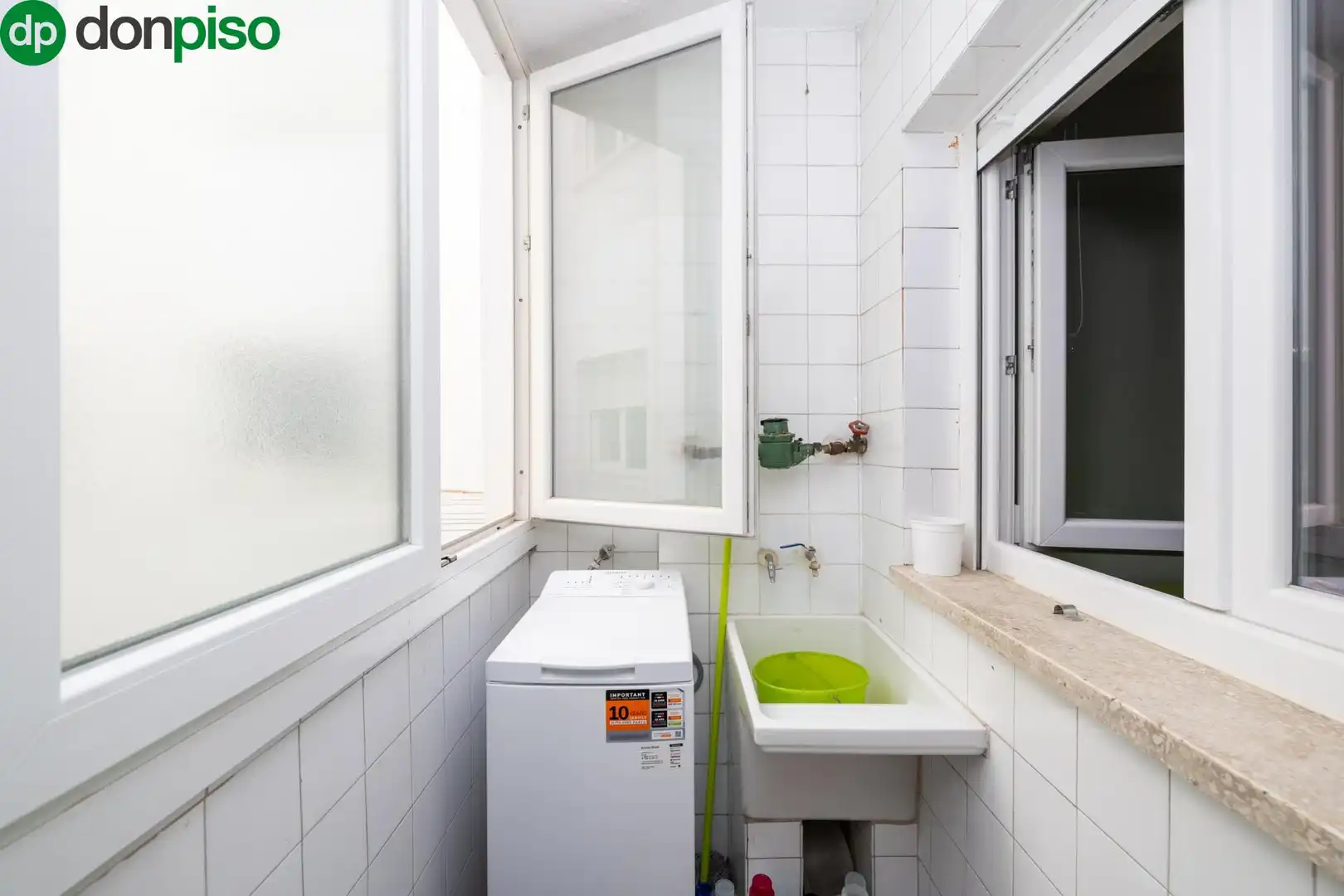 Bany de Apartament en venda en Granada amb Calefacció