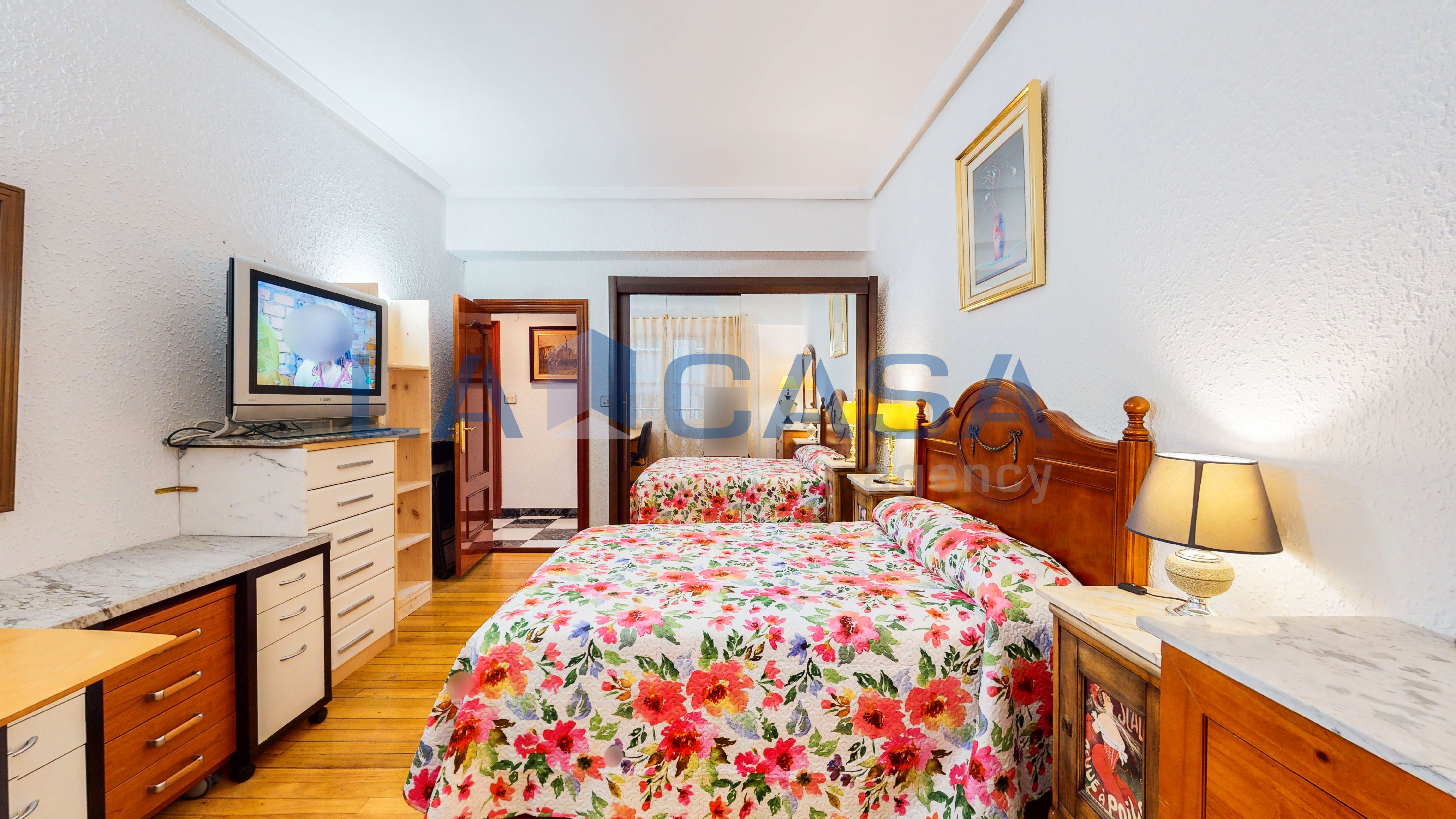 Dormitori de Pis en venda en Bilbao  amb Balcó