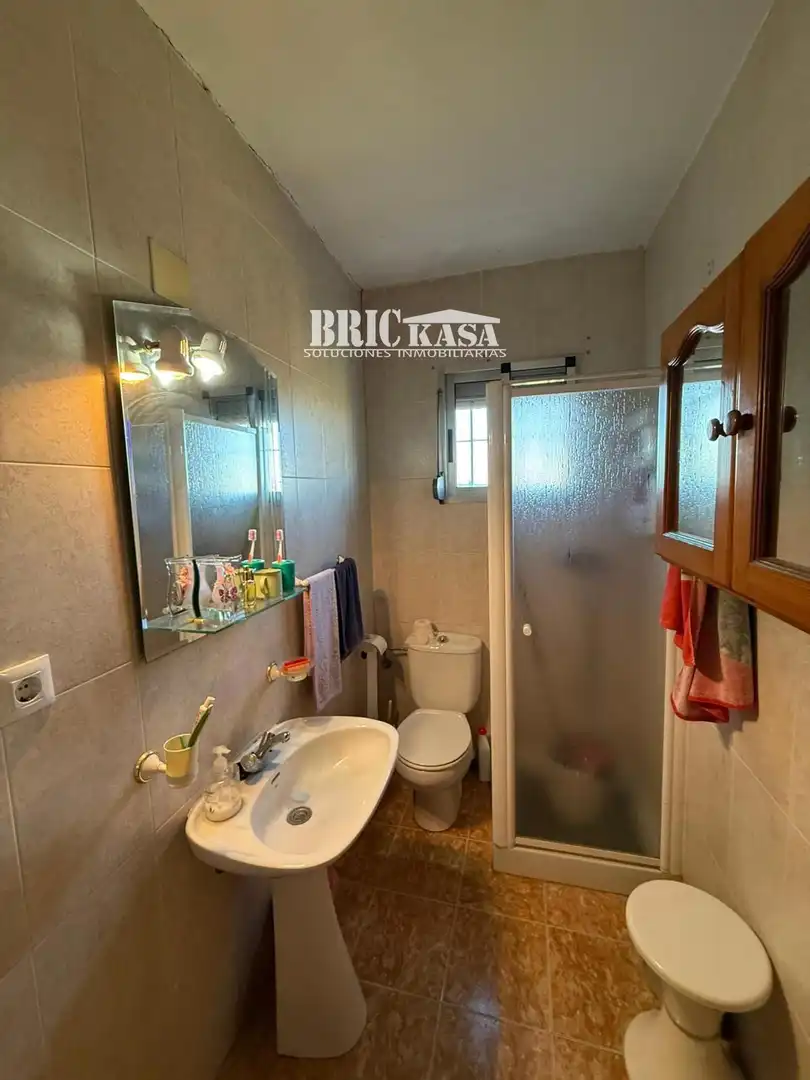 Bathroom of Houses for sale in Cáceres  with Air Conditioner, Terrace and Storage room