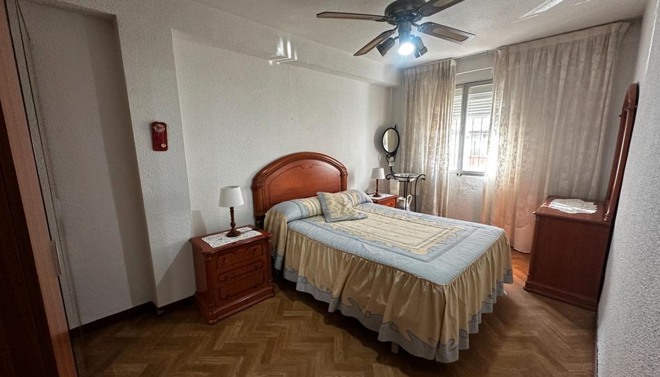 Foto 1 de Estudi de lloguer a Calle San Urbicio, Reyes Católicos, Madrid