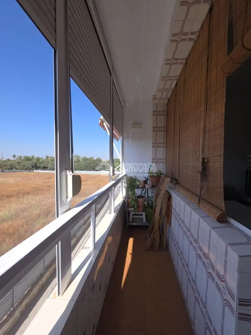 Bedroom of Flat for sale in Sevilla  with Air Conditioner, Terrace and Balcony