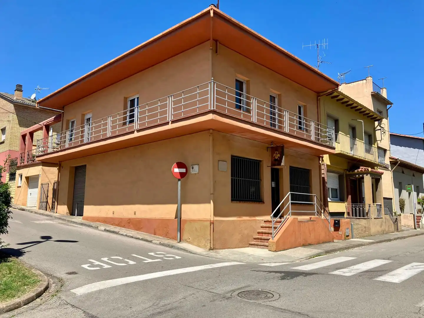 Vista exterior de Casa o xalet en venda en Olot amb Calefacció, Terrassa i Balcó
