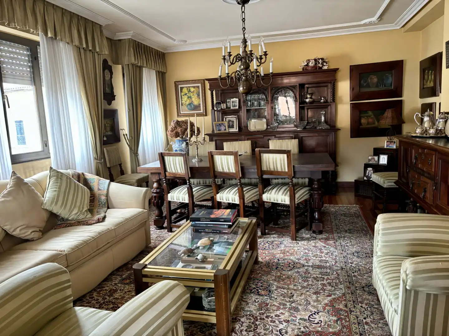 Comedor de Edificio en venta en Piloña