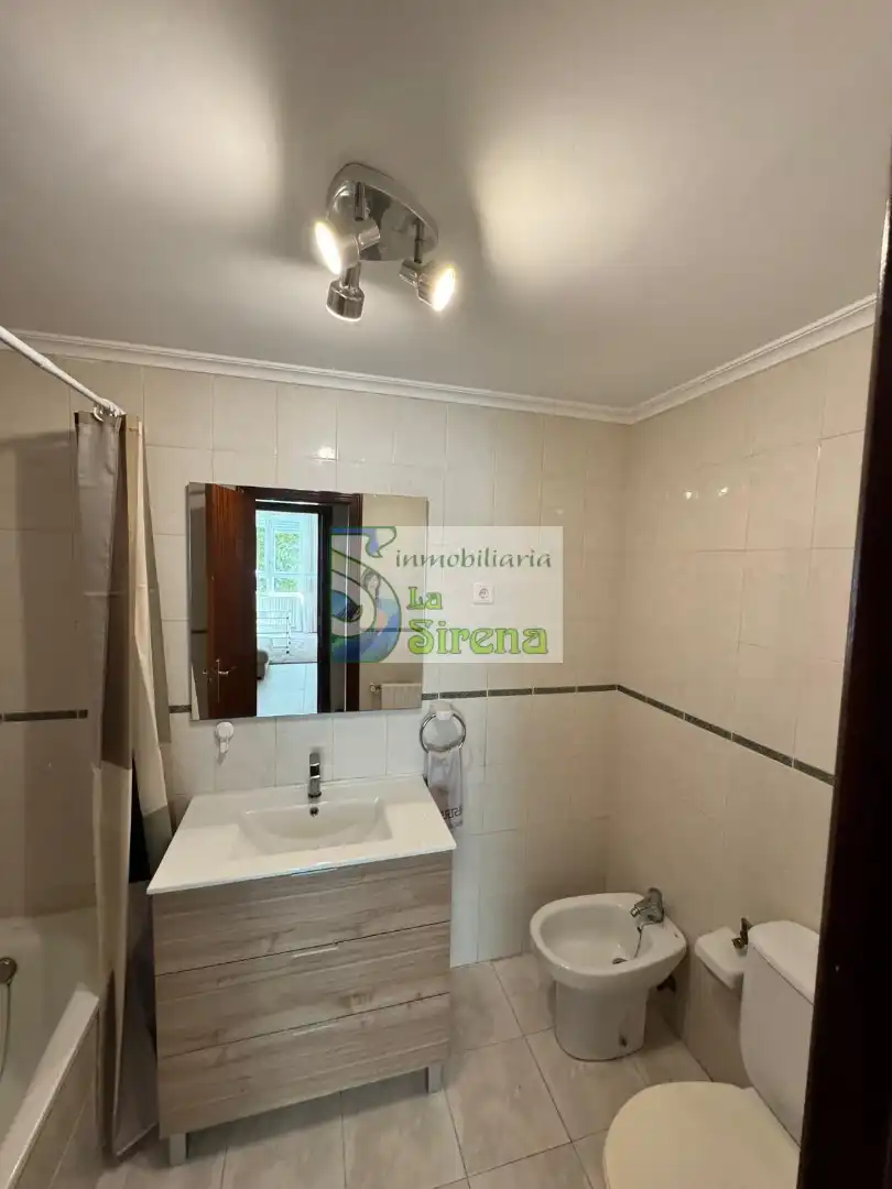Baño de Piso de alquiler en Castro-Urdiales con Calefacción, Amueblado y Horno