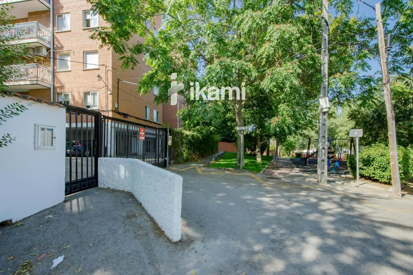 Außenansicht von Wohnung zum Verkauf in Cobeña mit Klimaanlage, Heizung und Terrasse