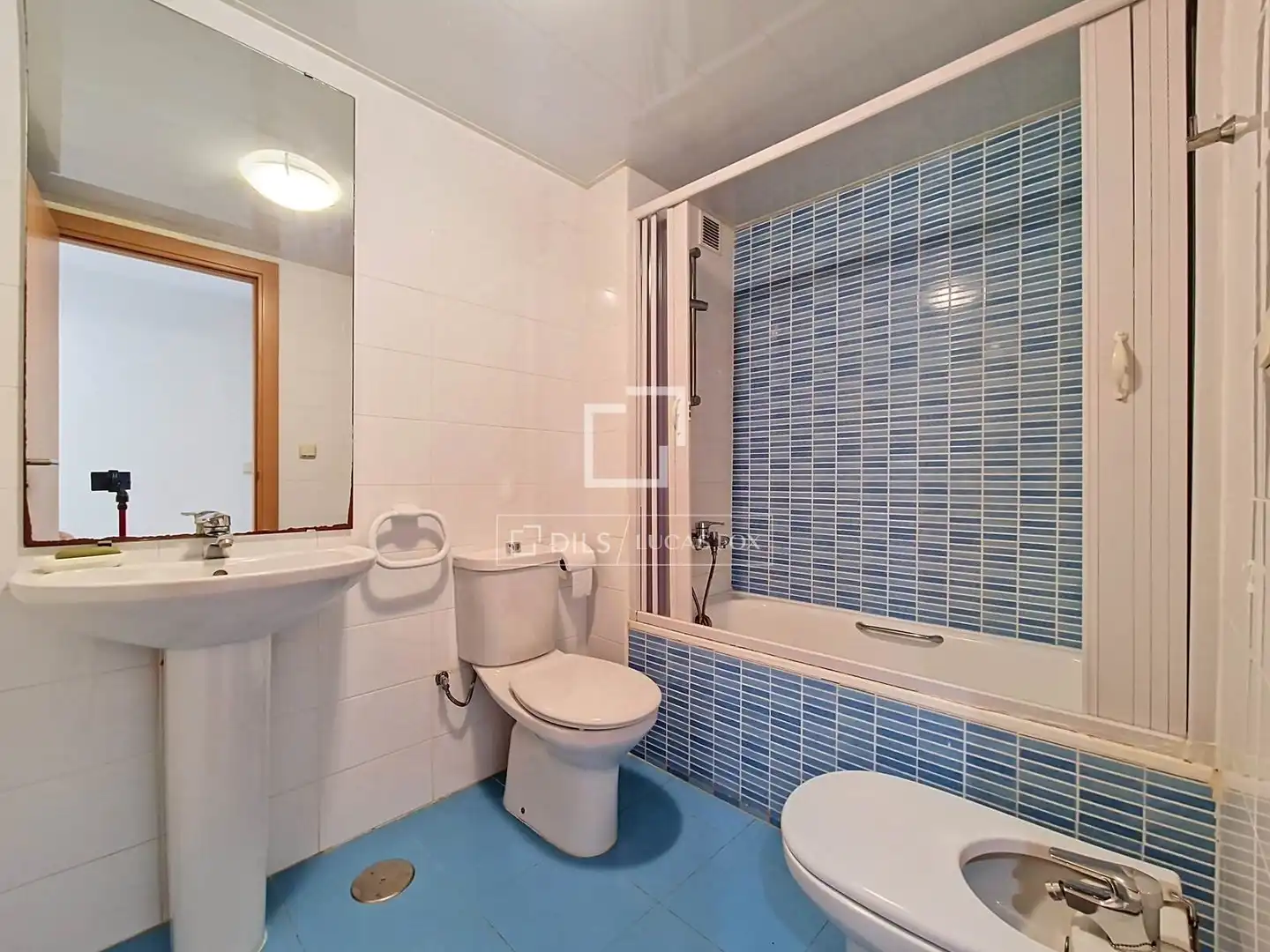 Baño de Piso en venta en Cubelles con Aire acondicionado, Calefacción y Jardín privado
