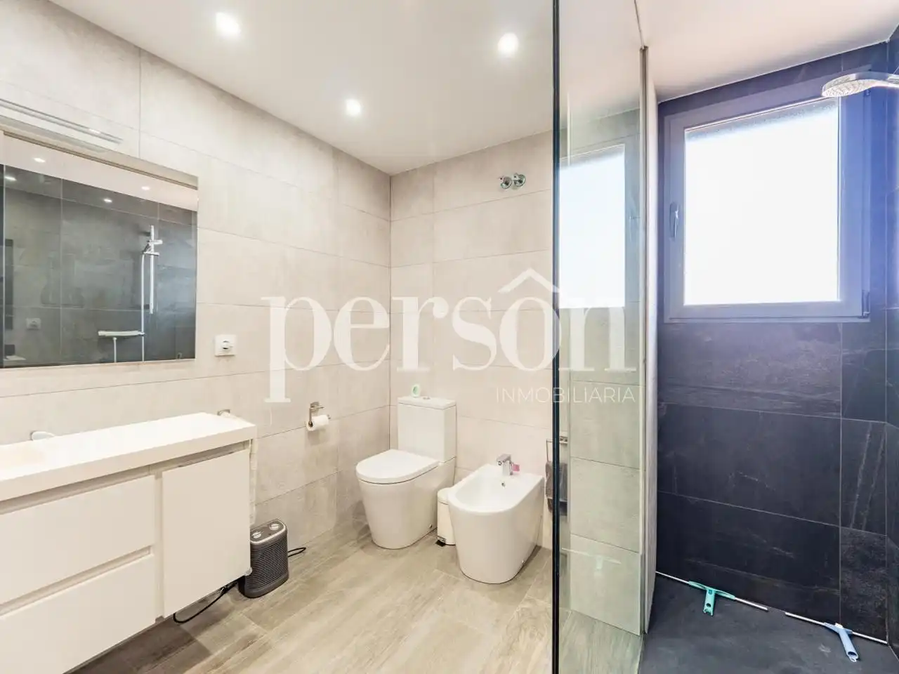 Baño de Ático en venta en Valencia con Aire acondicionado, Terraza y Trastero
