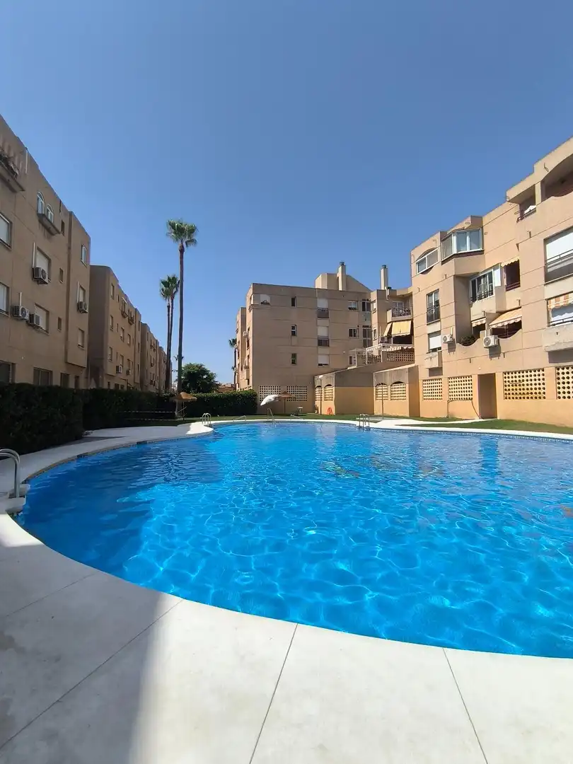 Schwimmbecken von Wohnung zur Miete in Málaga mit Klimaanlage, Privatgarten und Terrasse