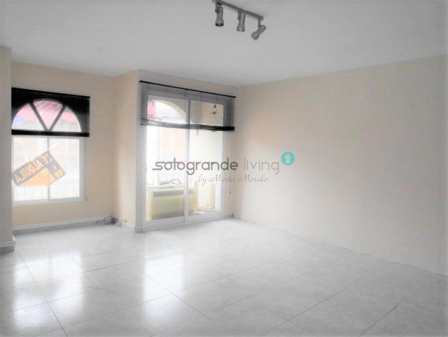Living room of Office to rent in Sotogrande  with Air Conditioner and Heating
