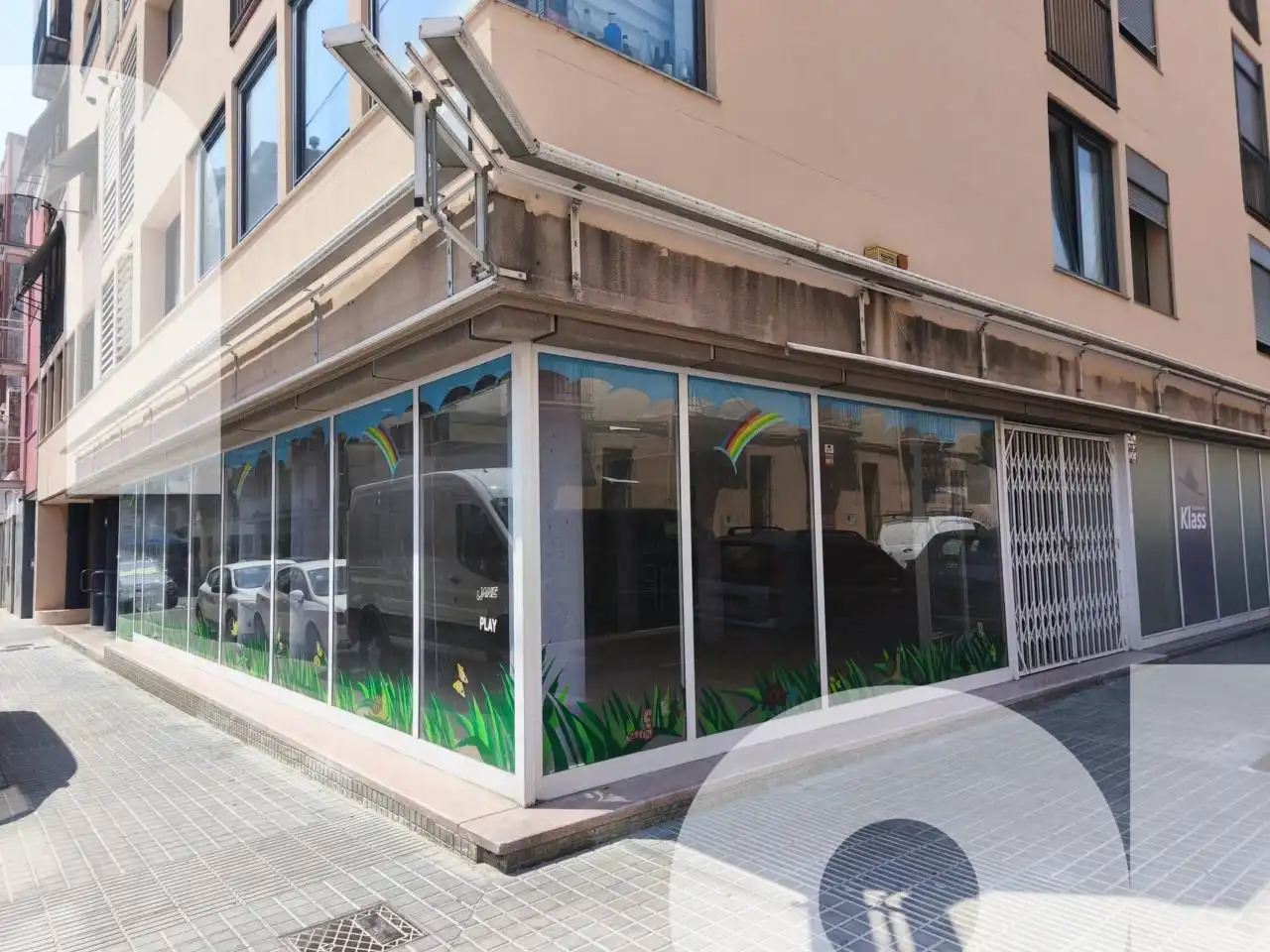 Gewerbefläche zum Verkauf in Calle Marti Grivé 4