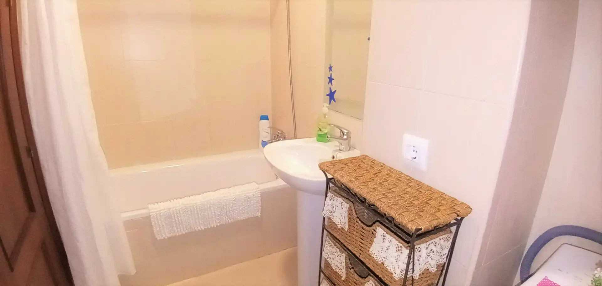 Badezimmer von Wohnung zum Verkauf in Camas mit Klimaanlage, Möbliert und Waschmaschine