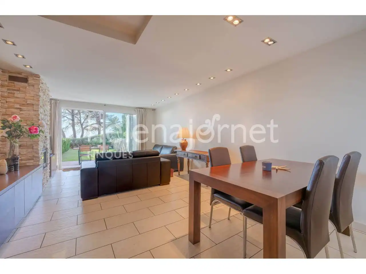 Sala d'estar de Casa o xalet en venda en Sant Feliu de Guíxols amb Calefacció, Jardí privat i Terrassa