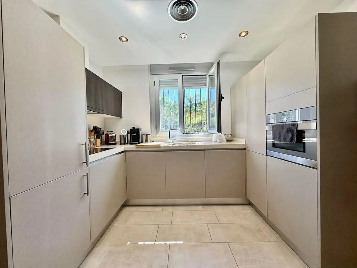 Cocina de Planta baja de alquiler en Ojén con Aire acondicionado, Jardín privado y Terraza