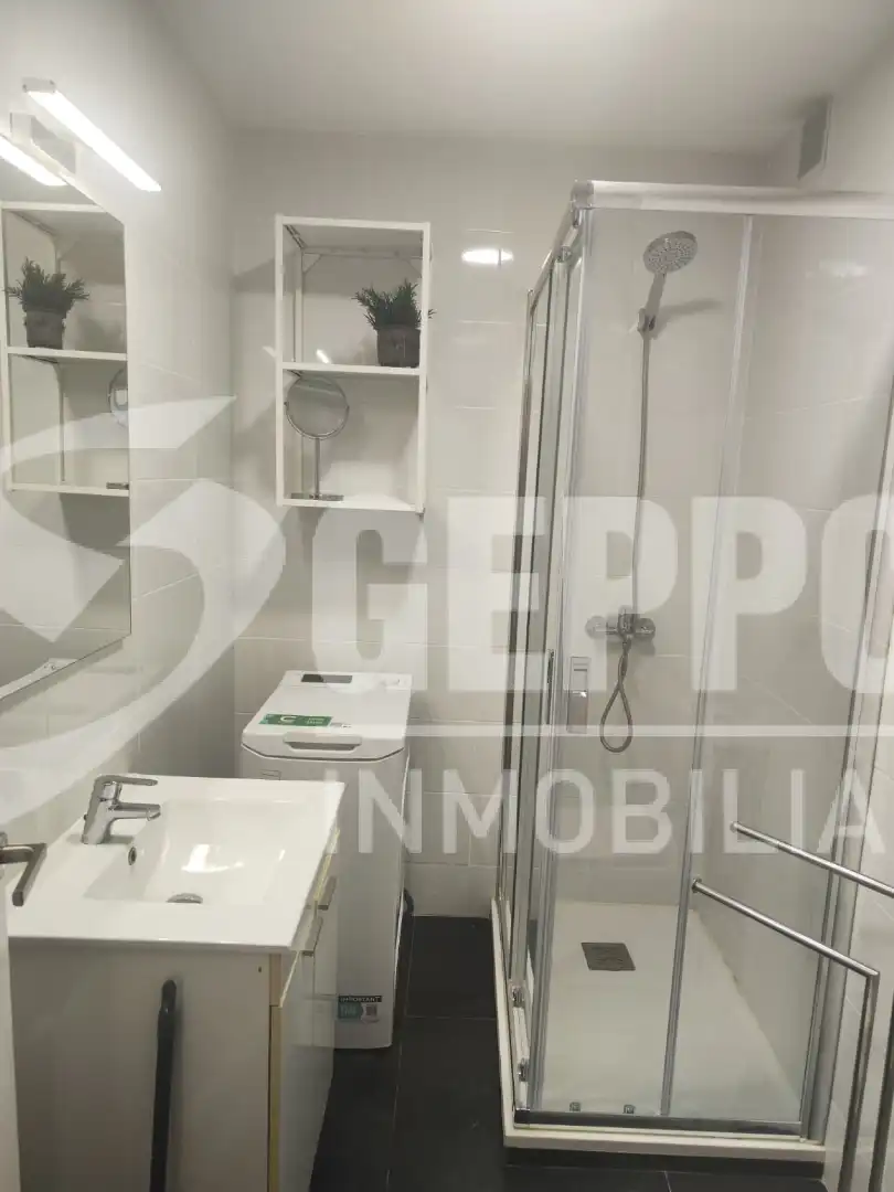 Badezimmer von Wohnung zur Miete in Madrid mit Klimaanlage, Heizung und Möbliert