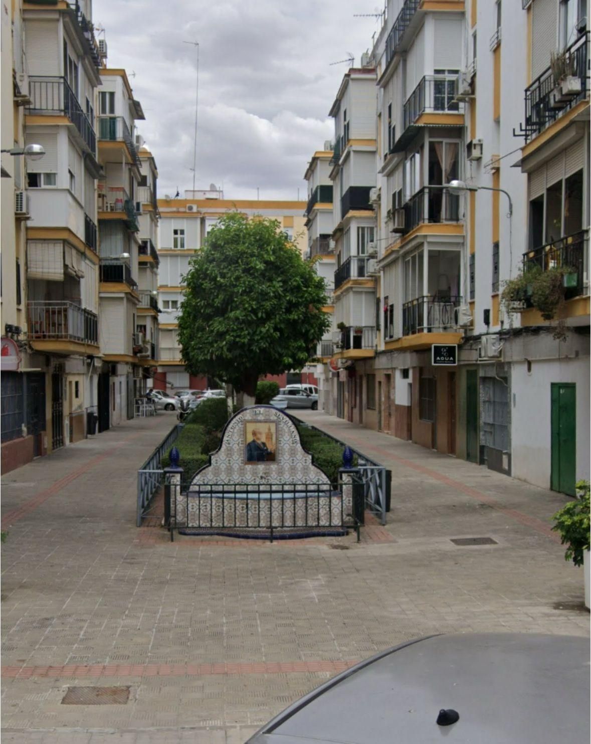 Vista exterior de Local en venta en  Sevilla Capital
