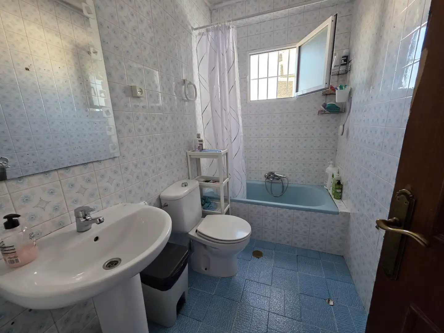 Baño de Casa adosada en venta en Alhaurín El Grande con Calefacción y Terraza