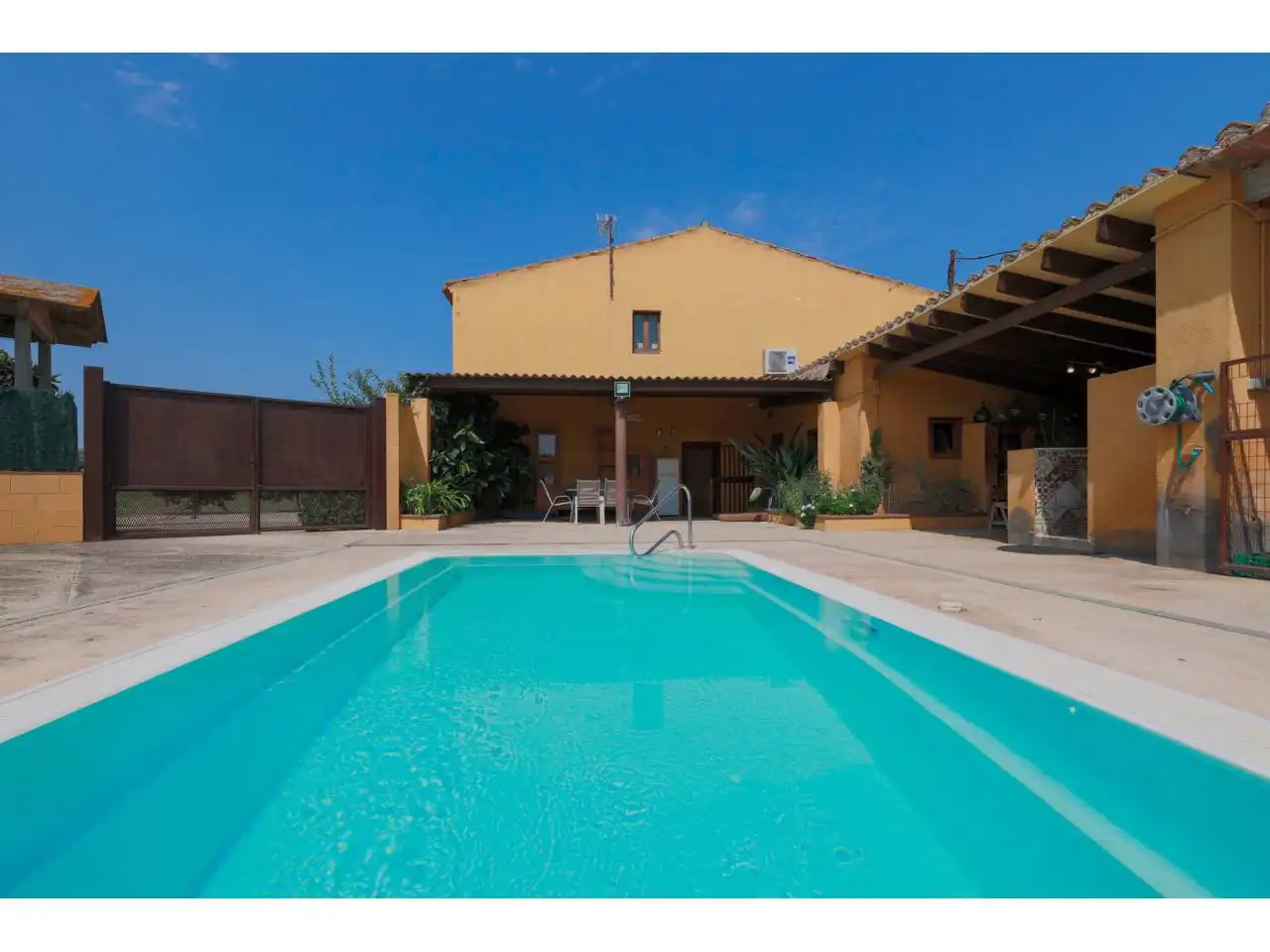 Swimming pool of Country homes for sale in Verges  with Air Conditioner, Private garden and Terrace