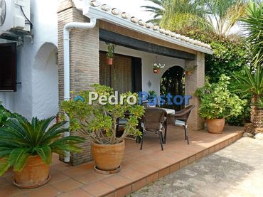Casa amb piscina en venda a Las Marinas / Les Marines