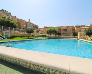 Piscina de Casa o xalet en venda en Torrevieja amb Jardí privat, Terrassa i Piscina comunitària