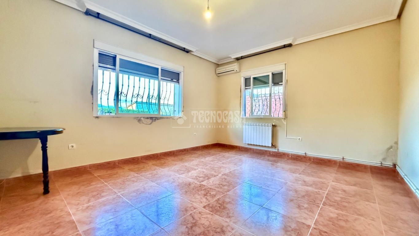 Single-family semi-detached for sale in Las Ventas de San Julián  with Air Conditioner and Heating