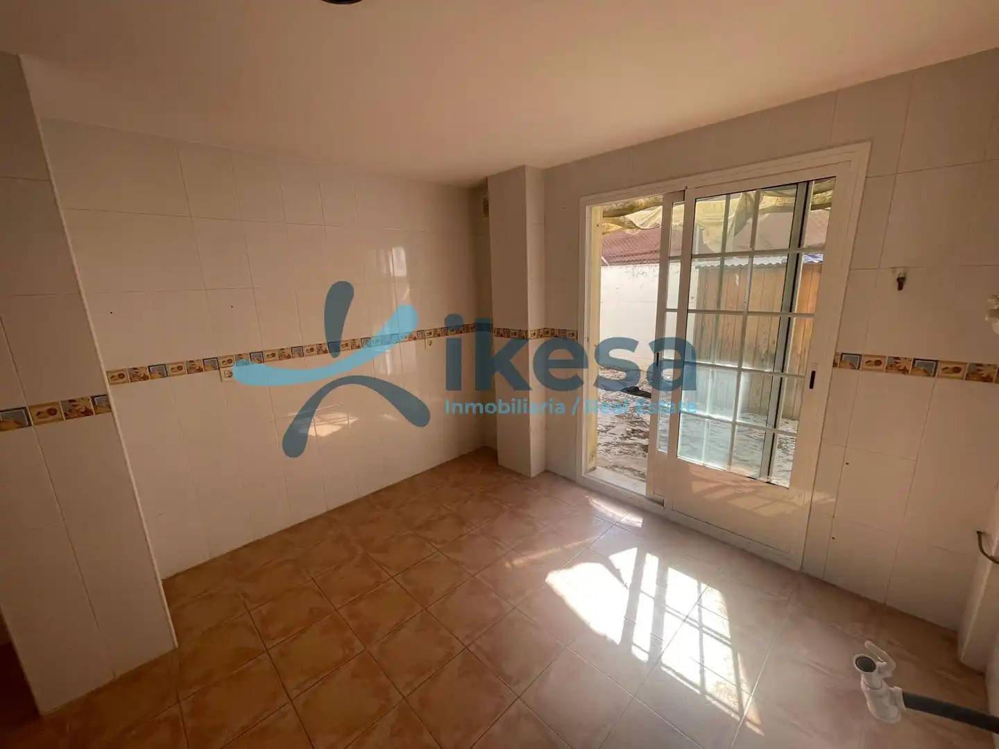 Casa adosada en venda en Gerena amb Jardí privat