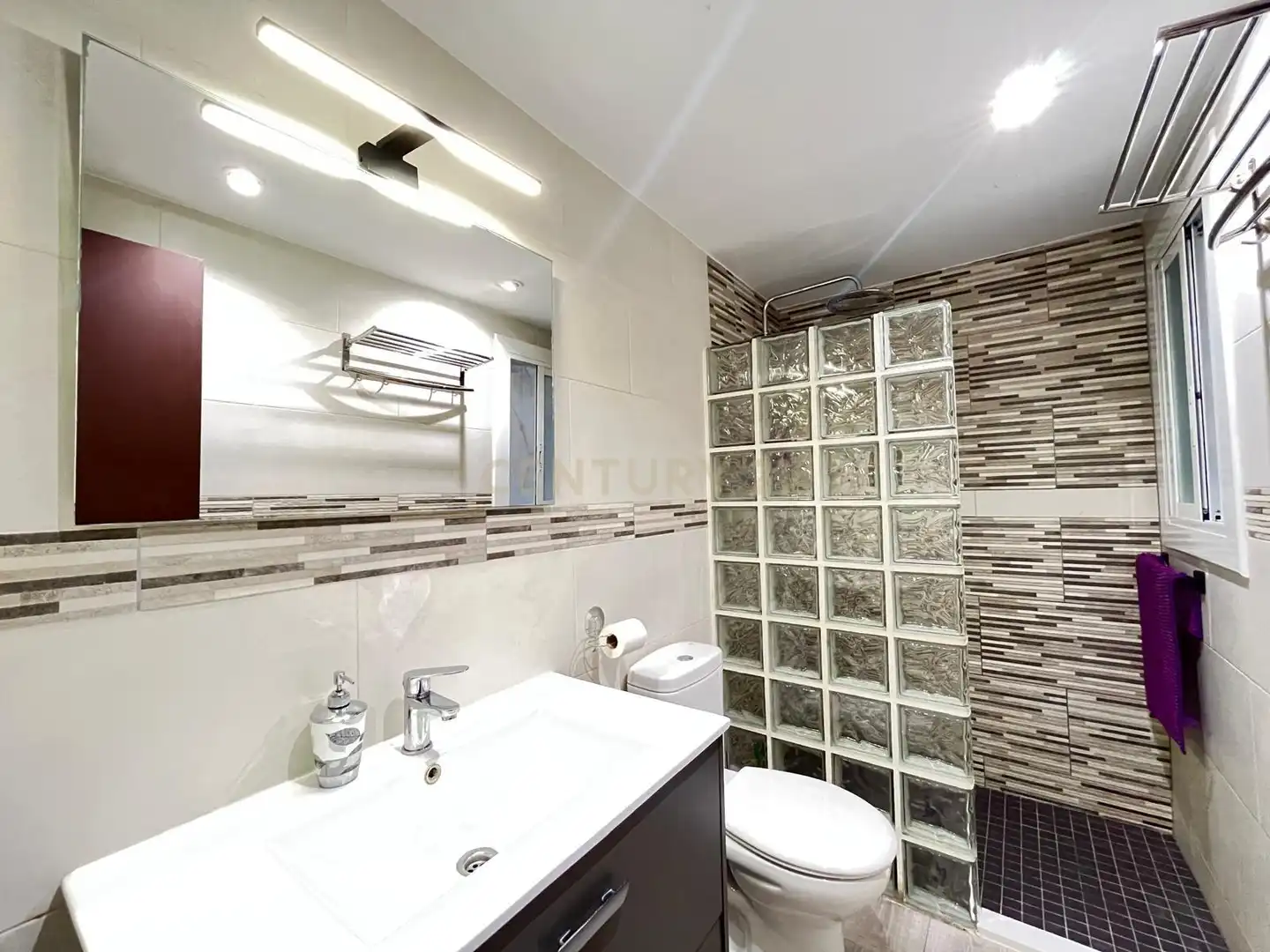 Bathroom of Detached homes for sale in Vilanova i la Geltrú  with Storage room, Oven and Balcony