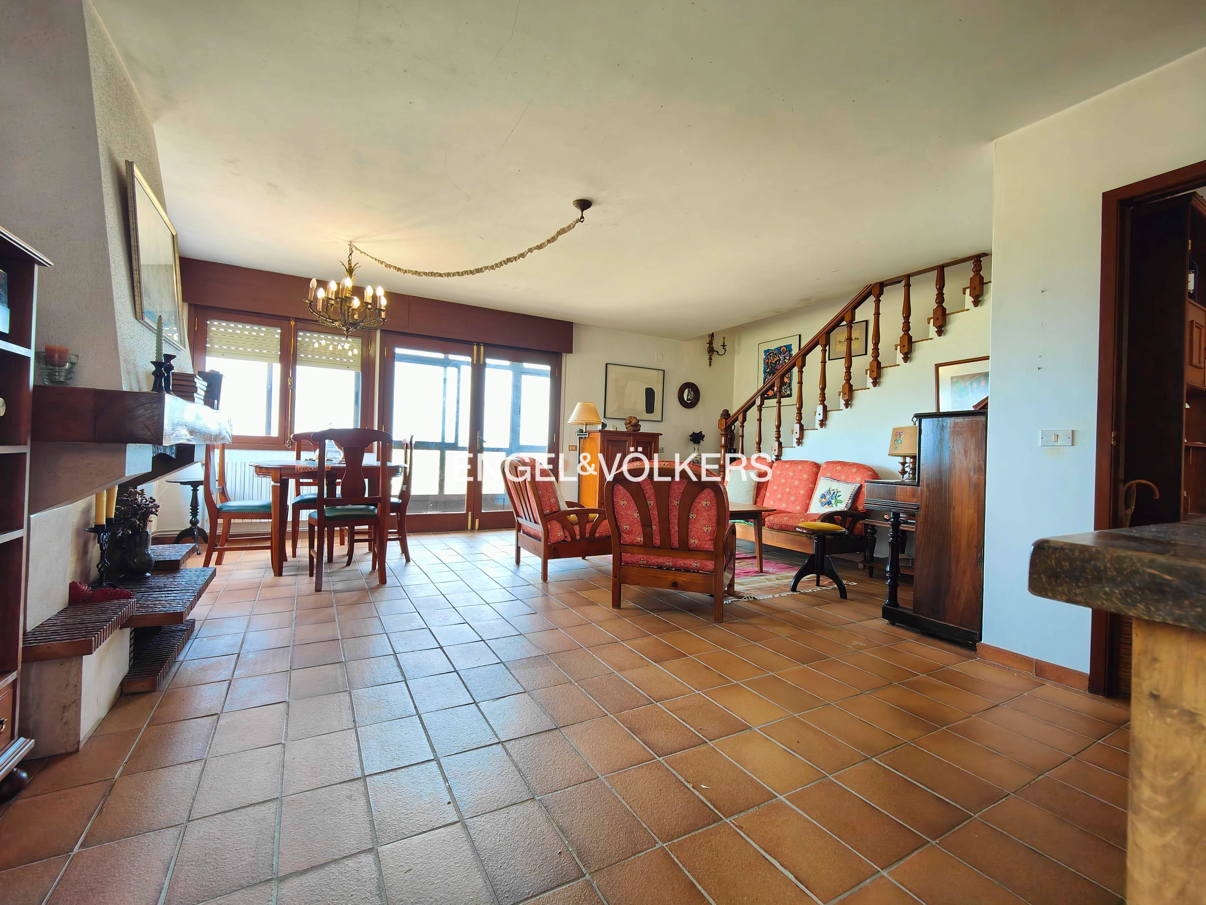 Living room of Single-family semi-detached for sale in O Grove    with Heating, Private garden and Storage room