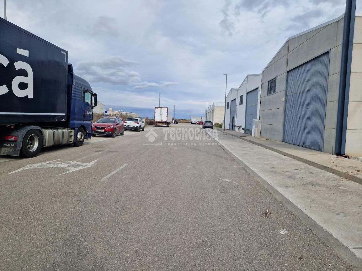 Vista exterior de Terreny industrial en venda en Osuna