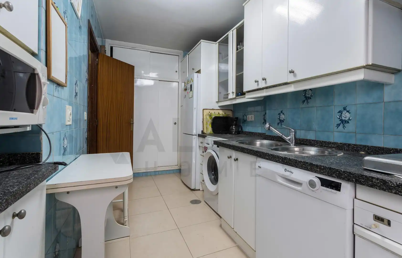 Kitchen of Flat for sale in Sevilla  with Air Conditioner